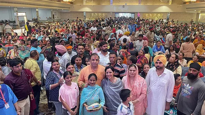 Nitin Kohli celebrating Raksha Bandhan with thousands of sisters in Jalandhar Central