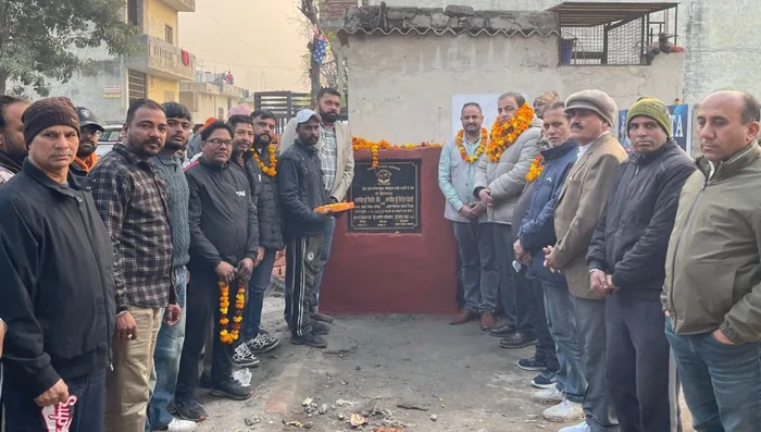 Nitin Kohli inaugurating a sewerage and water supply project in Jalandhar Central